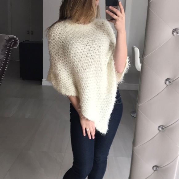Sweaters - 💛HP💛Fuzzy Cowl